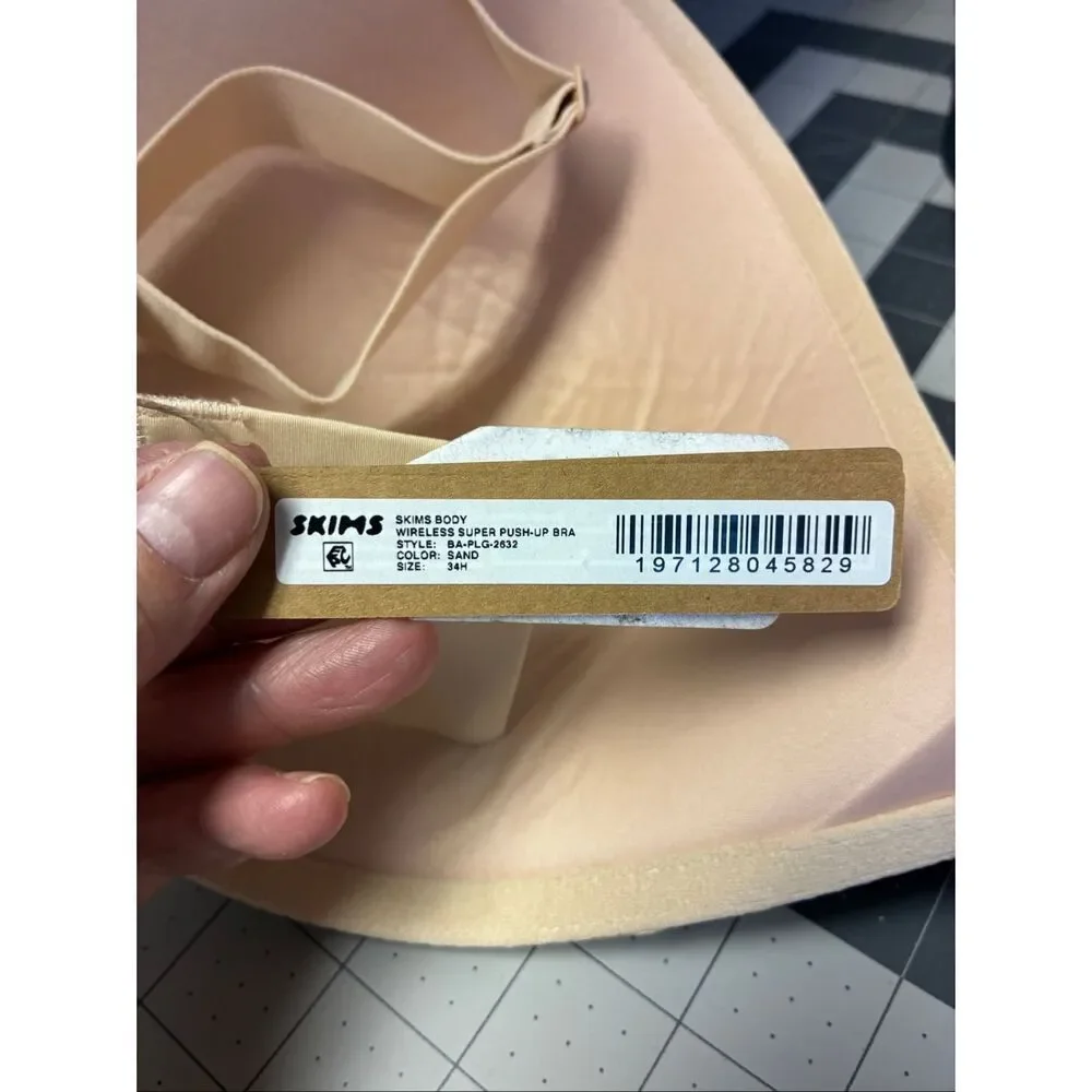 SKIMS NWT Wireless Super Push Up Bra in Sand Size 34H - Picture 10 of 10